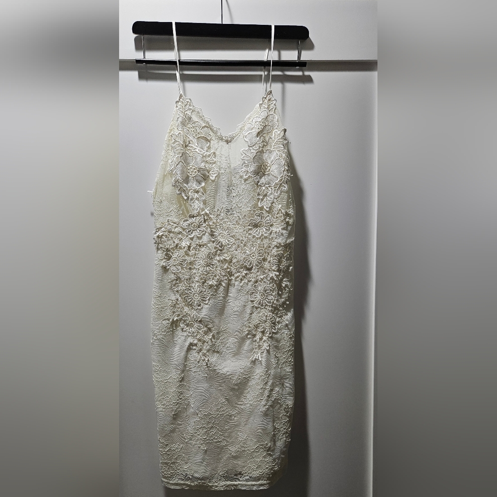 Elegant Lace Sleeveless Dress - Cream